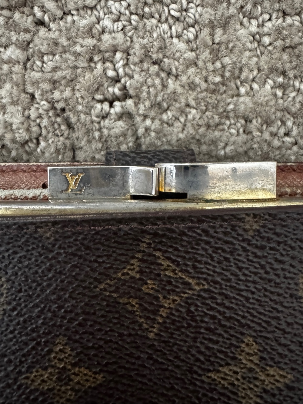 Louis Vuitton Kisslock Coin Wallet Vintage Brown Monogram Canvas
Logo - Picture 9 of 11